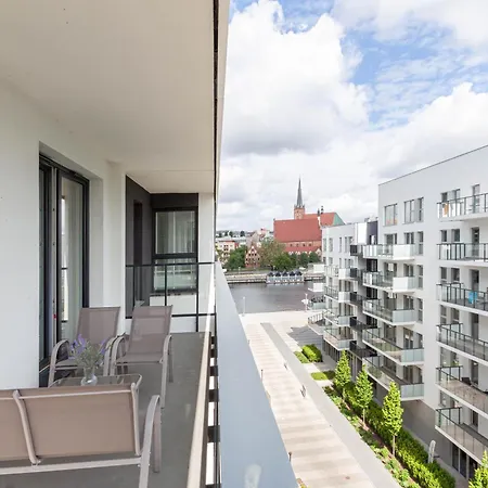 Apartly- Calm Riverside With Balcony, Free Parking *