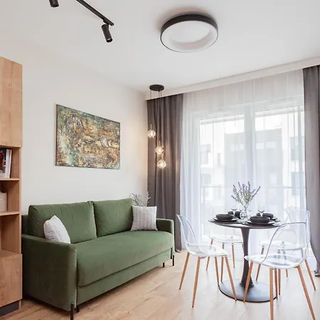 Apartly- Calm Riverside With Balcony, Free Parking