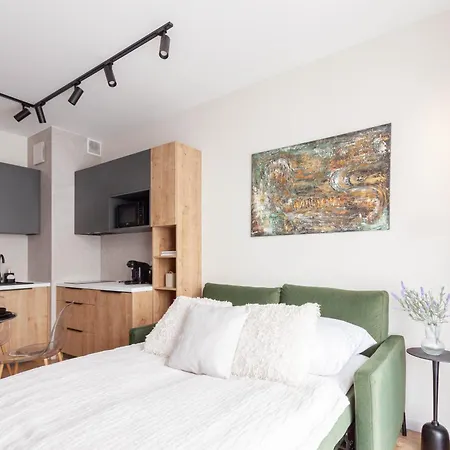 Apartly- Calm Riverside With Balcony, Free Parking Apartment