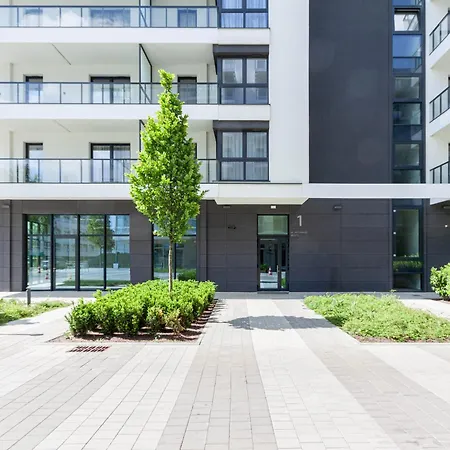 Apartly- Calm Riverside With Balcony, Free Parking